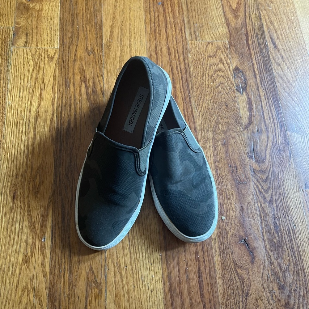 Steve Madden slip on sneakers